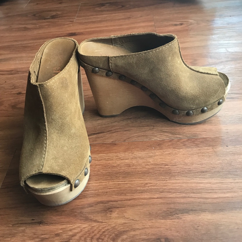 US 8.5 - Pedro Garcia suede wooden wedges