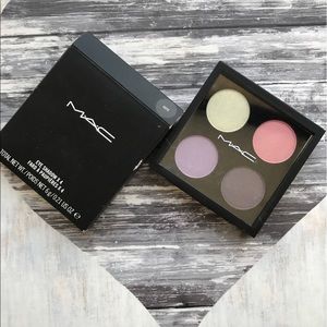 🌸Mac Eye Shadow in x4 Quad Limited Edition 💕
