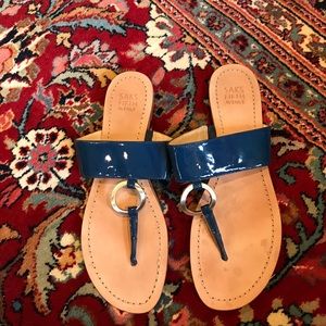 Patent leather flip flop