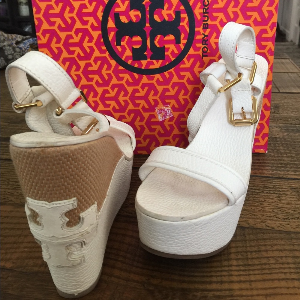 Cute Tory burch white wedges with straw detail