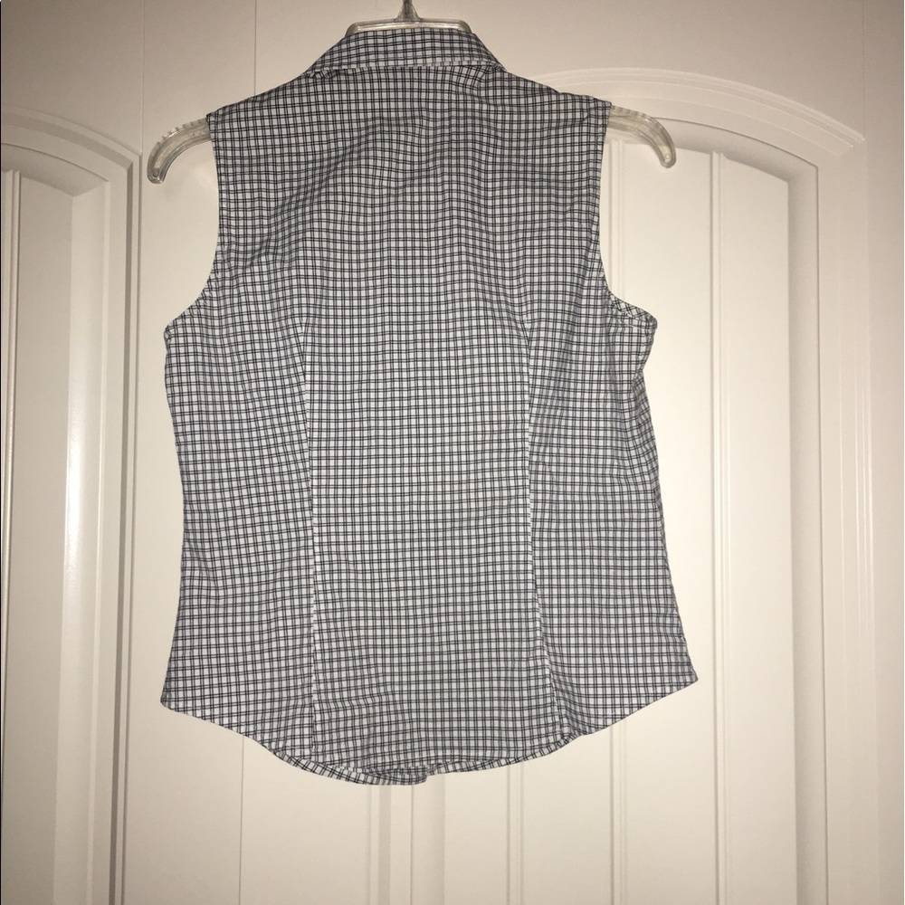 Button down - Picture 2 of 2