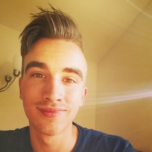 Meet your Posher, Chris - Picture 1 of 1