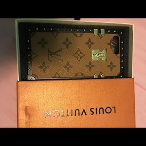 LV iPhone 7+ case