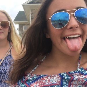 Meet your Posher, Ella