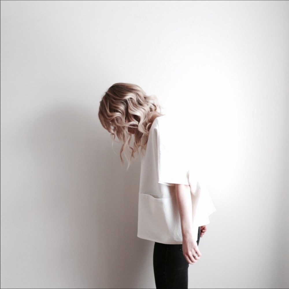 White box top with pockets
