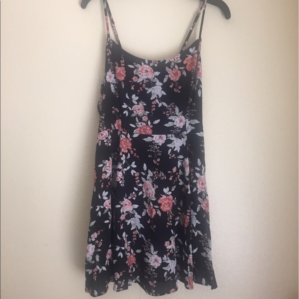 Forever 21 floral laceup dress