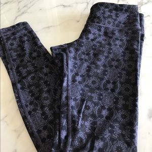 Lululemon wunder under regular rise size 6