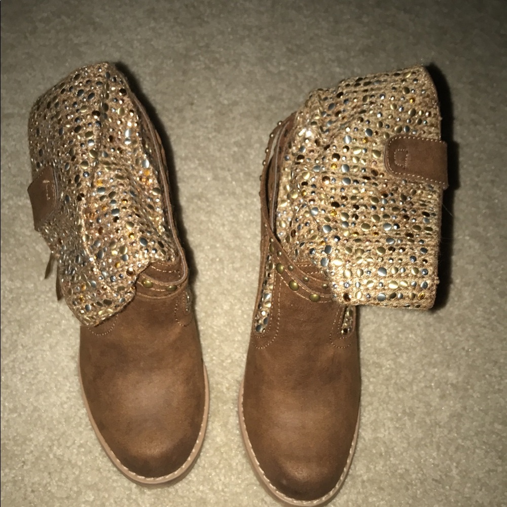 Brown boots never worn