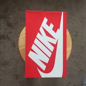 White Nike Airmax Theas