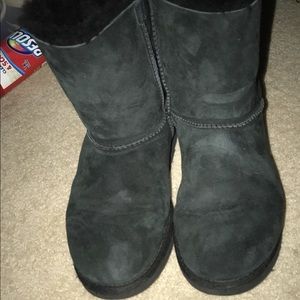 Black Short Ugg Boots with Bow.