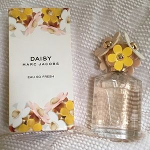 ✨one hour sale✨Marc Jacobs Daisy Eau So Fresh