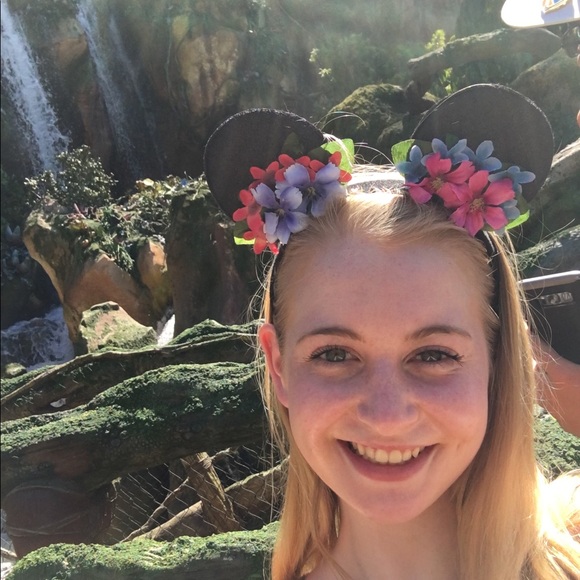 Meet your Posher, Stephanie - Picture 1 of 1