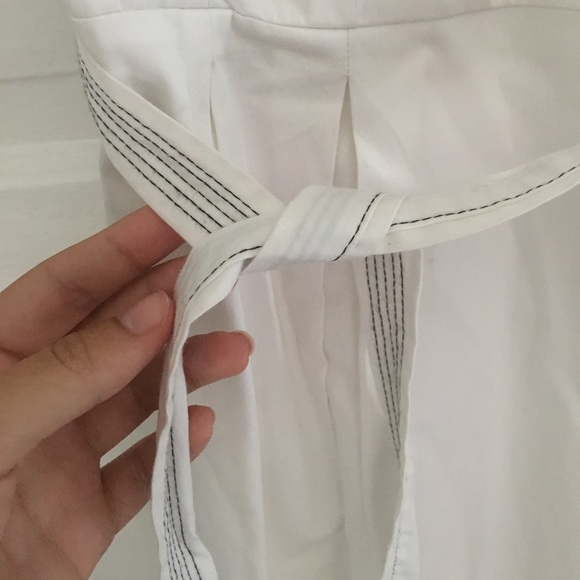 White cap shoulder stretch dress - Picture 3 of 3