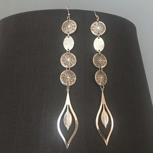 Metal pendant earrings
