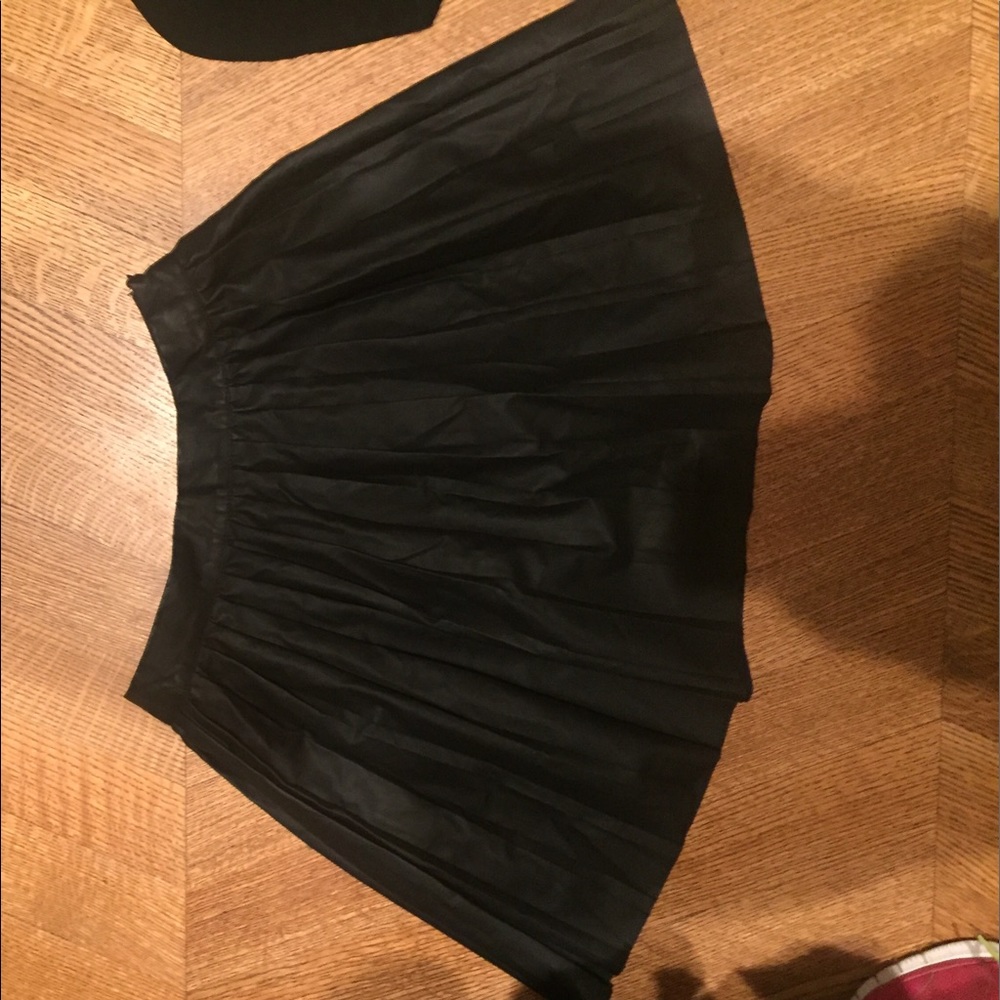 URBAN OUTFITTERS pleated leather skirt