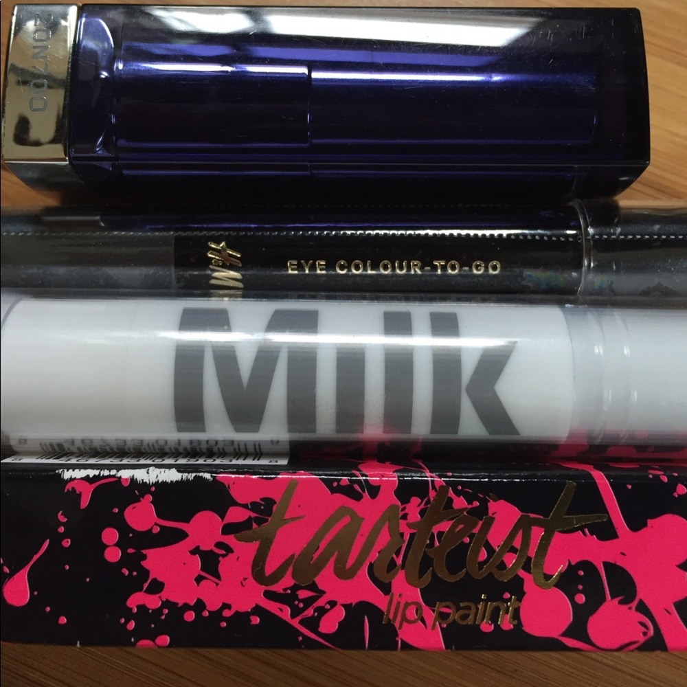 Makeup bundle (no milk) - Picture 2 of 2