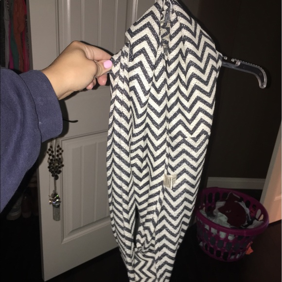 Scarf - Picture 1 of 2