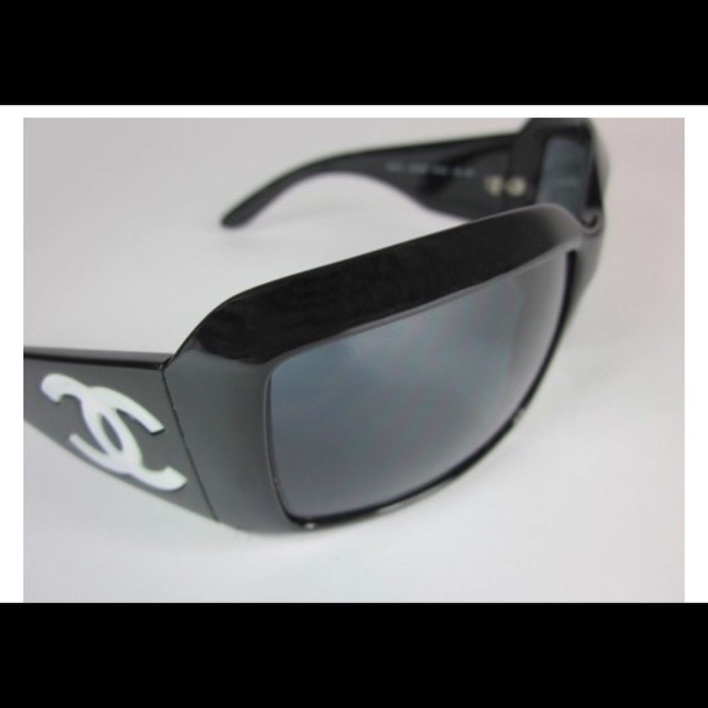 CHANEL "Glam Wrap"  Blk Sunglass Mother-of-Pearl,
