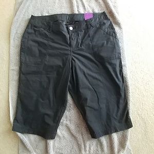 NWT Lane Bryant black pedal capris sz 16