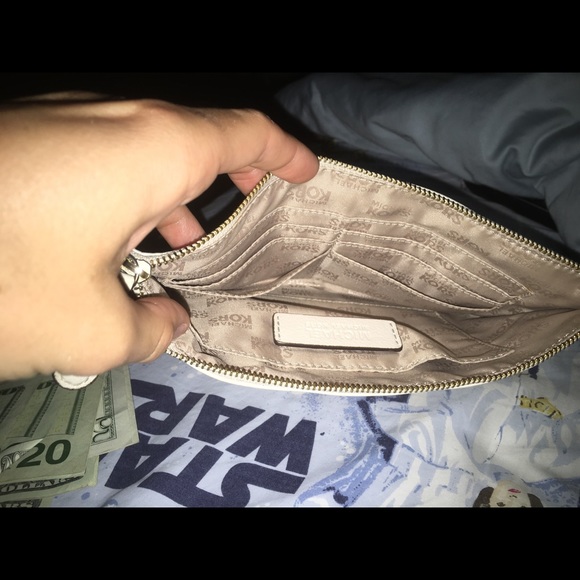 MICHAEL KORS wristlet/wallet - Picture 4 of 7