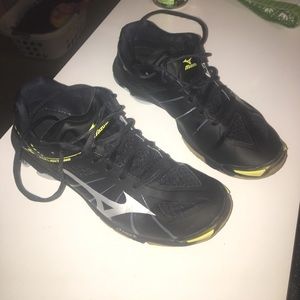 Mizuno Wave Lightning Z2 Volleyball Shoes
