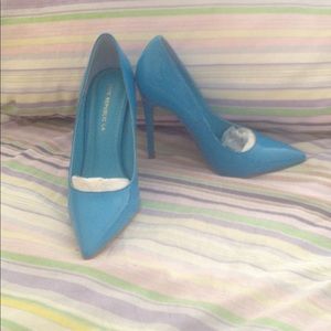 Brand new turquoise pumps with a 3.5 inch heel