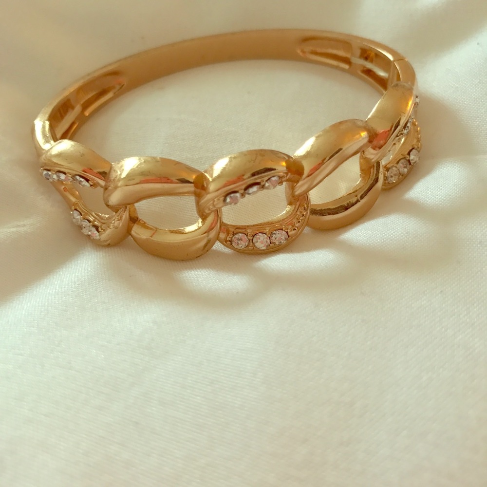 Gold bangle with diamond detail