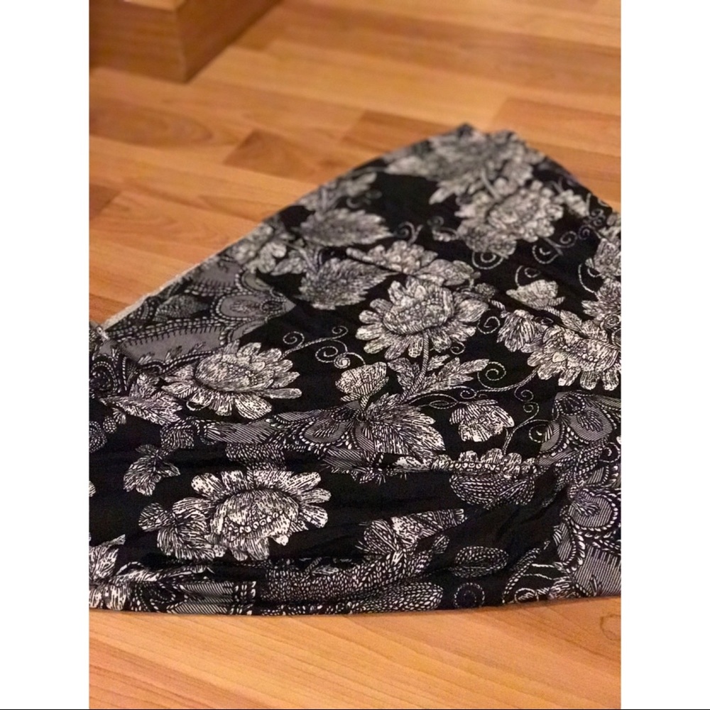 Gorgeous Paisley Print Bell Bottom Flares - Picture 6 of 7