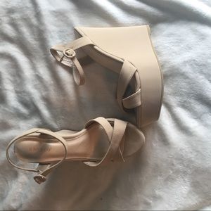 Nude wedges