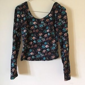 Long sleeve crop top