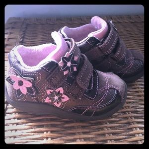 Size 4 stride rite sneakers never worn