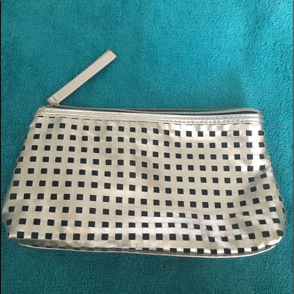 Estée Lauder travel pouch.