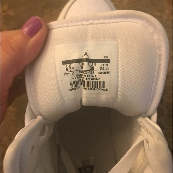 Boys - Air Jordan 1 MID - Picture 3 of 3