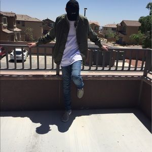 Meet your Posher, Phoenix