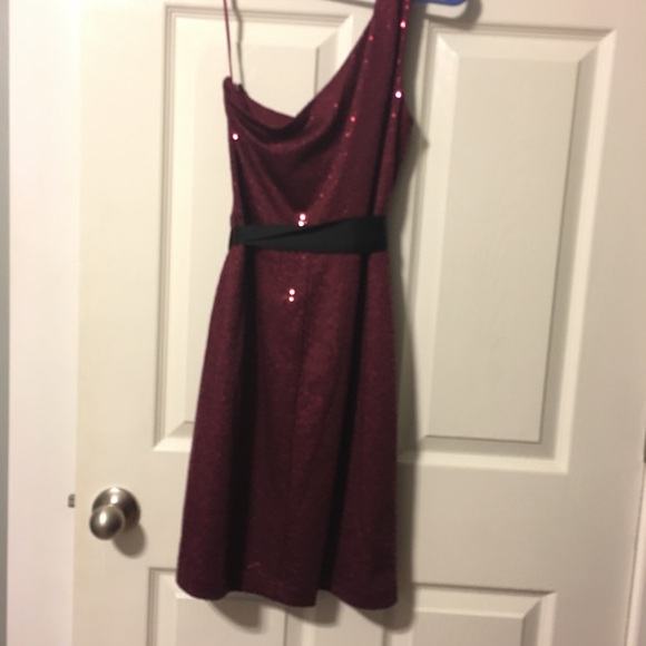 Max and Cleo By BCGC one-shoulder sequin dress - Picture 6 of 8