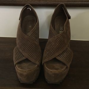 Pedro Garcia wedges brand new