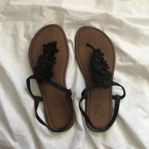 PERFECT FOR SUMMER SANDALS - Picture 1 of 1