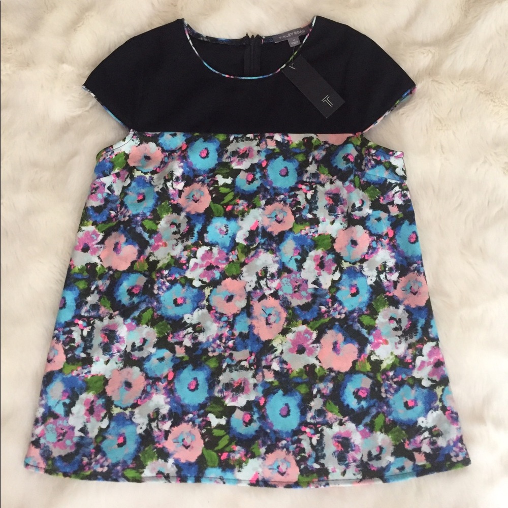NEW- Beautiful Floral Top