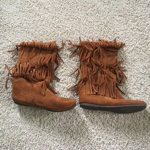 Brown Minnetonka moccasin 3 layer fringe boot
