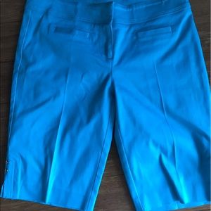 ✨Cache knee length shorts✨