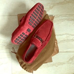 Gucci burgundy suede loafers with bamboo buckle