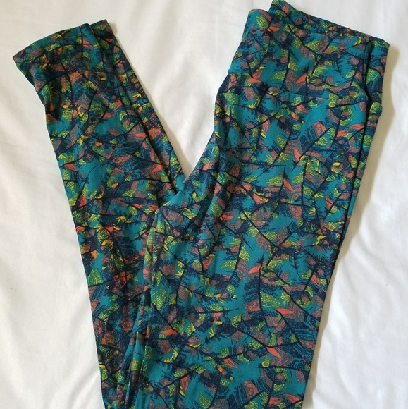 **MOVING SALE** Lularoe OS Leggings - Picture 1 of 3