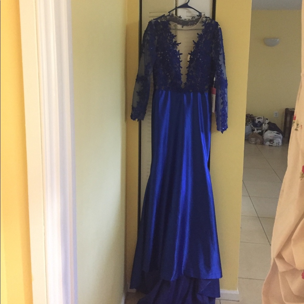 Quarter sleeve Evening gown