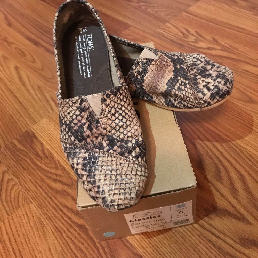 Toms-Serpentine Leather (snake skin) classic style