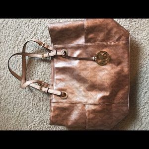 Michael Kors rose gold jet set tote