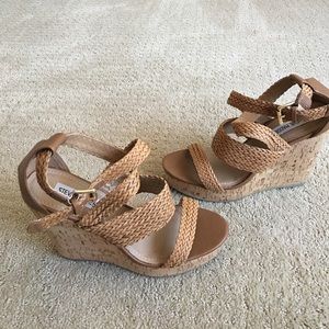 Steve Madden Tan Wedges