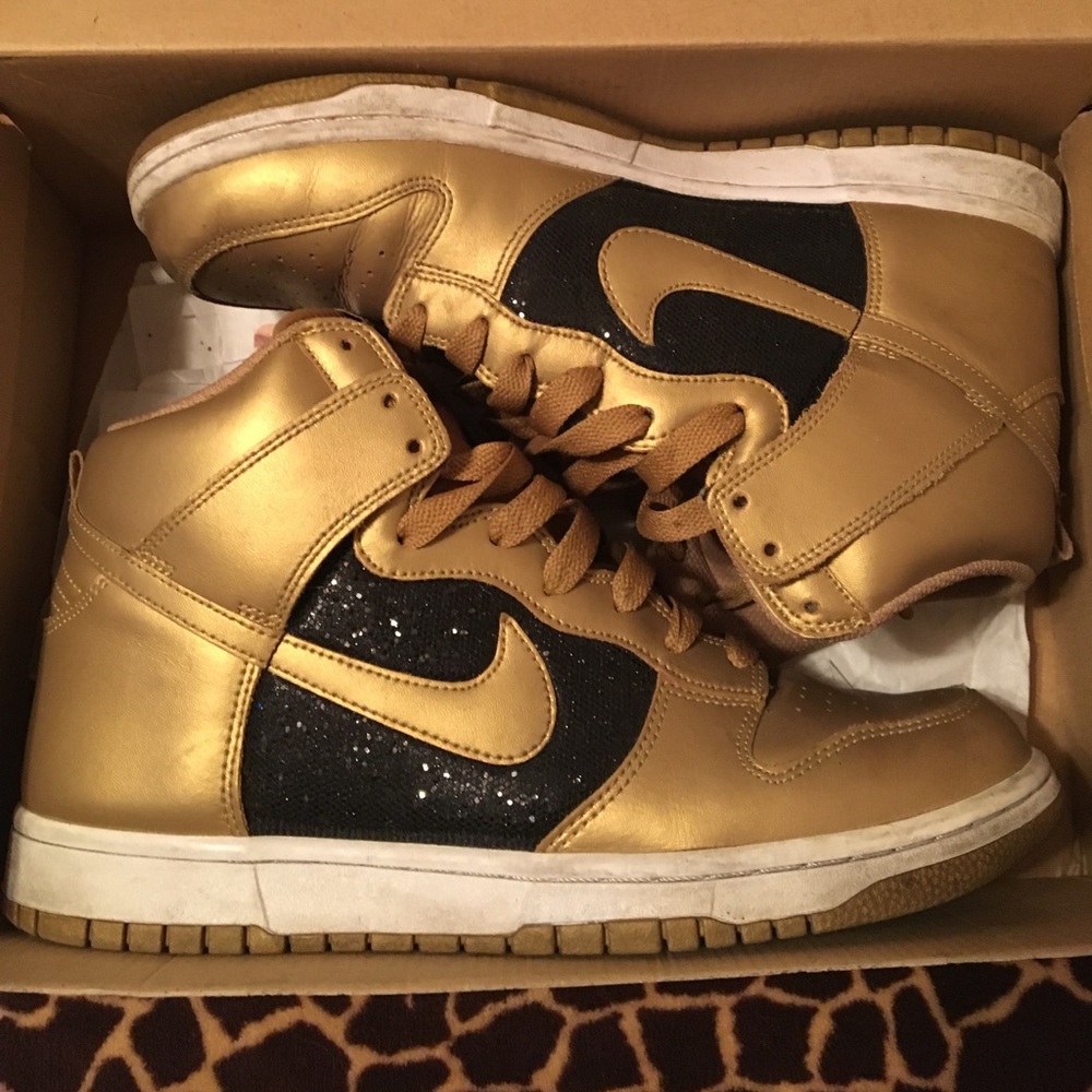WMNS Nike Dunk High