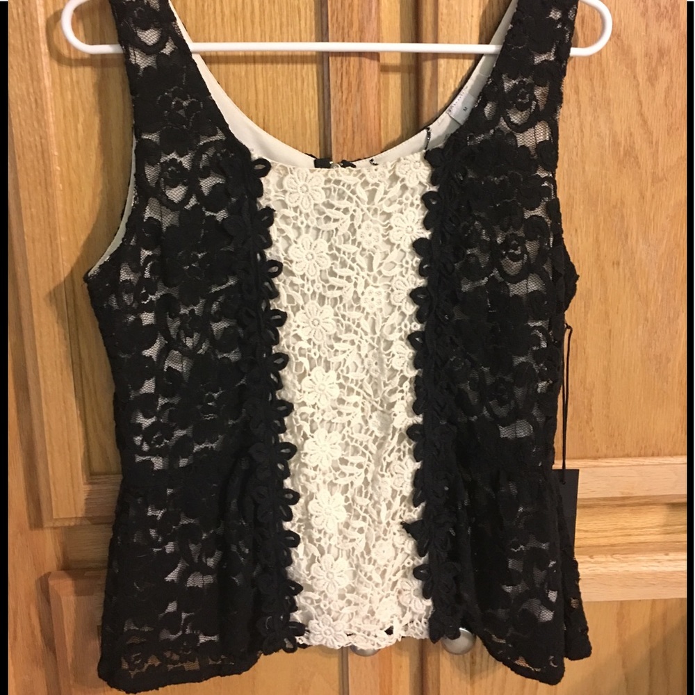 Lace/crochet BKE boutique top size medium