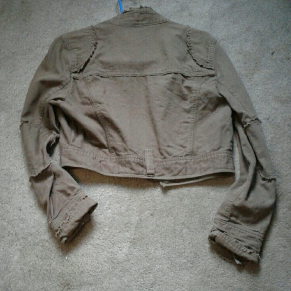 A jacket - Picture 2 of 3