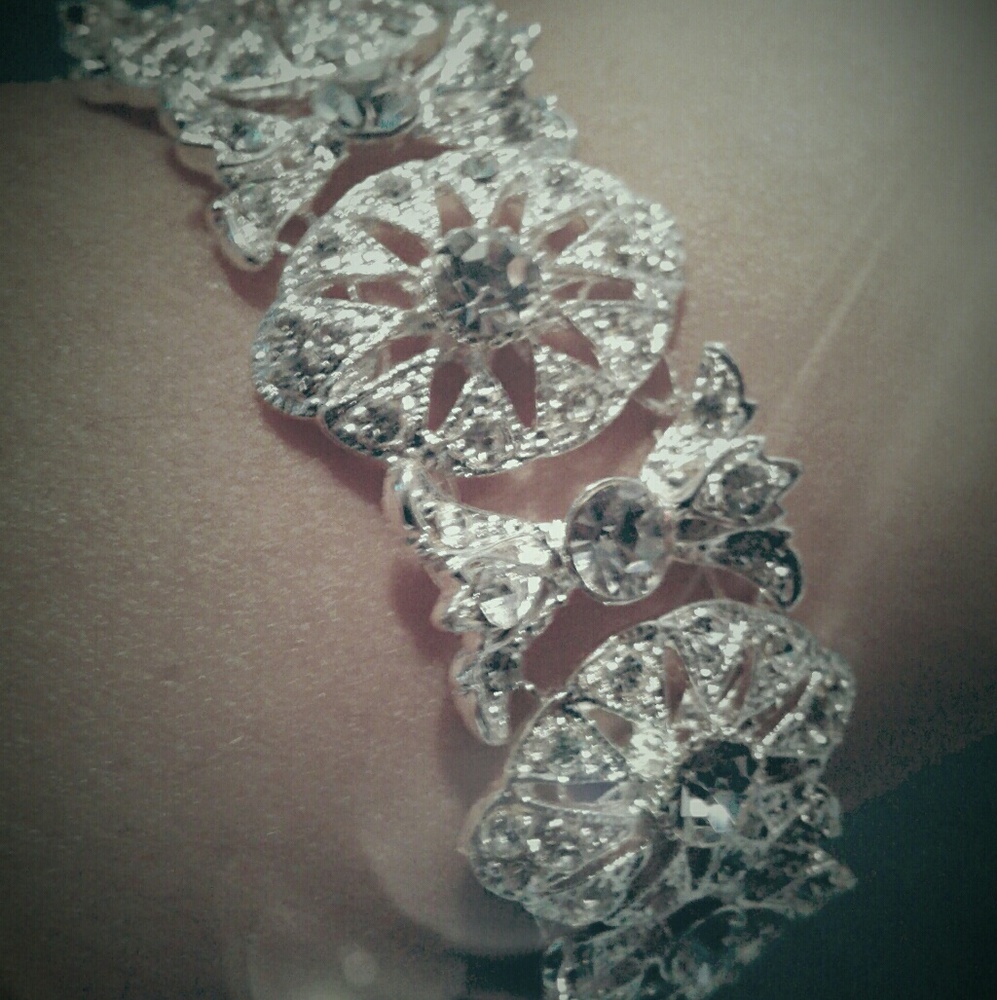 EnVogue crystal bracelet